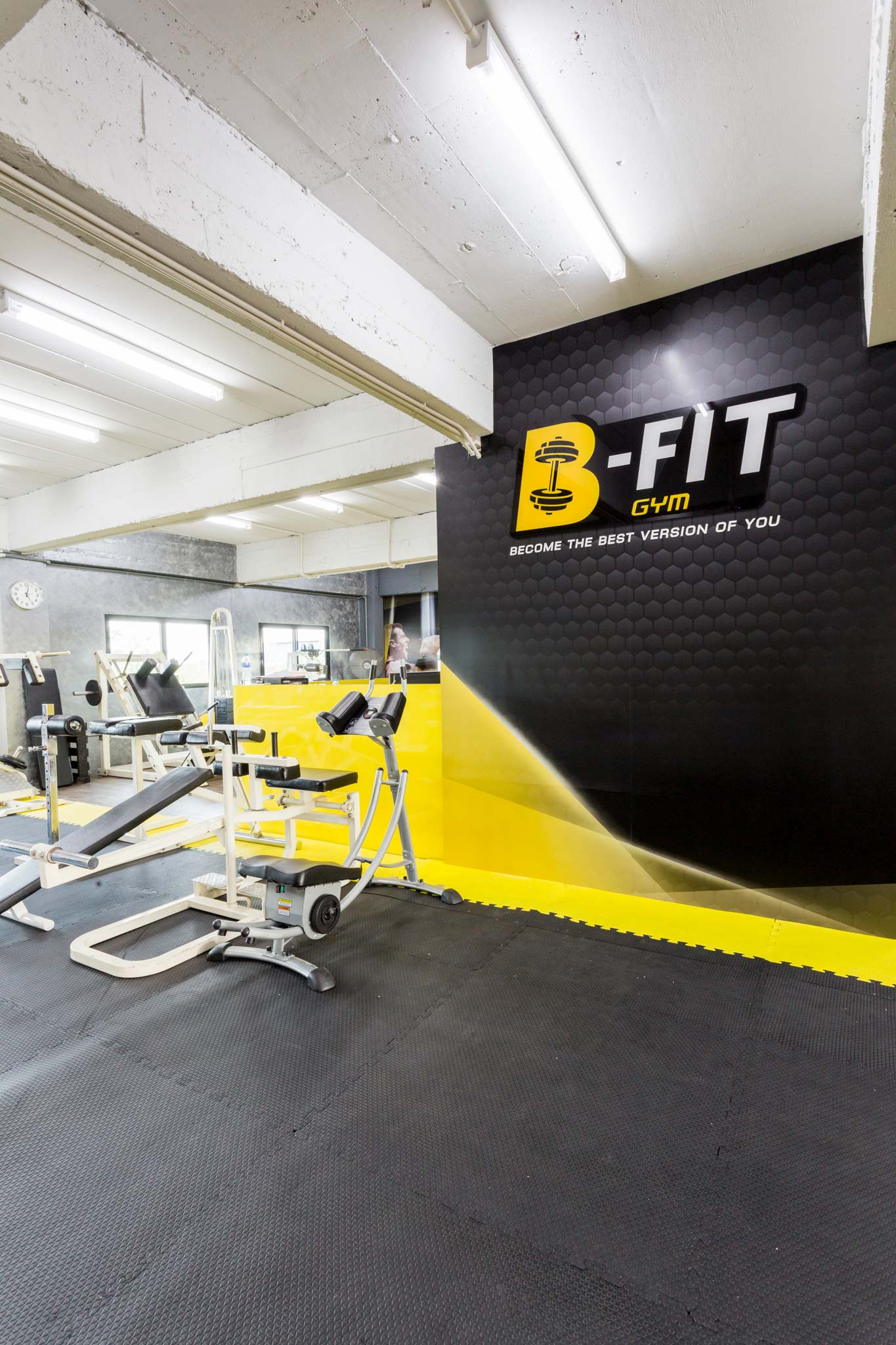 งานออกแบบ Graphic และติดตั้ง B-FIT GYM